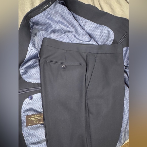 Women’s Navy Super 150 Single breasted suit (custom by Suitsupply)- 100% wool - Picture 11 of 14